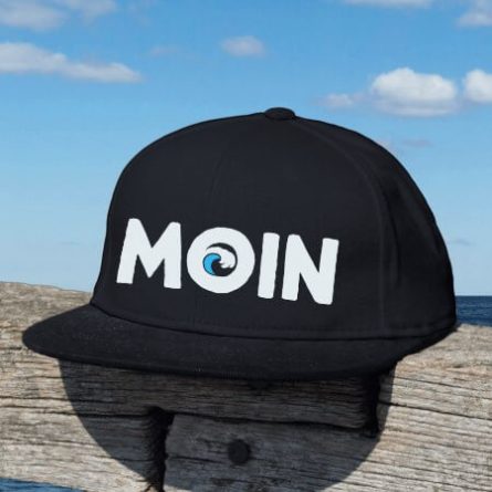 Basecap, bedruckt mit einem Moin. Moin-Kollektion im Küstenshop.