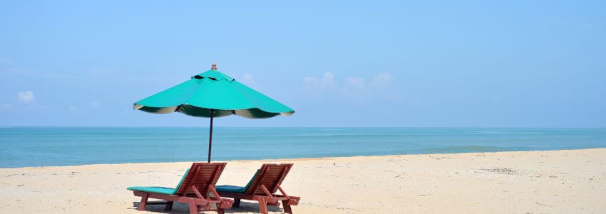 Sonnenschirme kaufen und den Strandtag genießen.